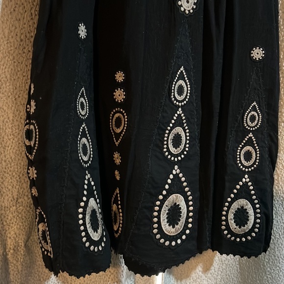 BCBG Max Azria Black Embroidered dress, 2 - Picture 2 of 5